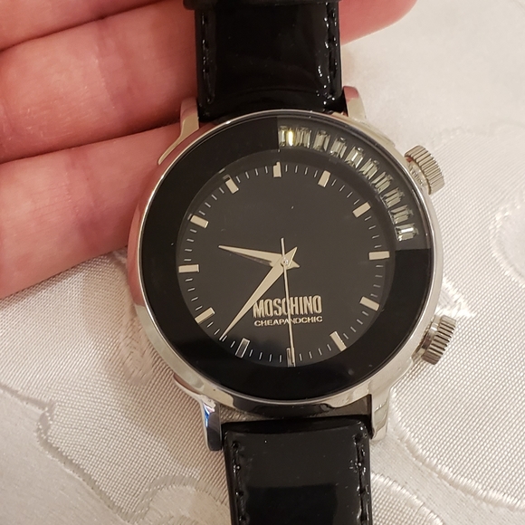 Authentic Moschino watch - Picture 3 of 4